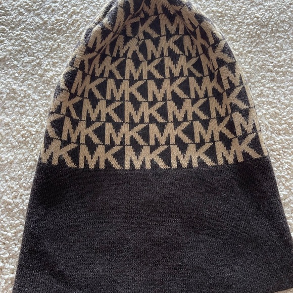 Michael Kors Fall/Winter hat - Picture 2 of 6